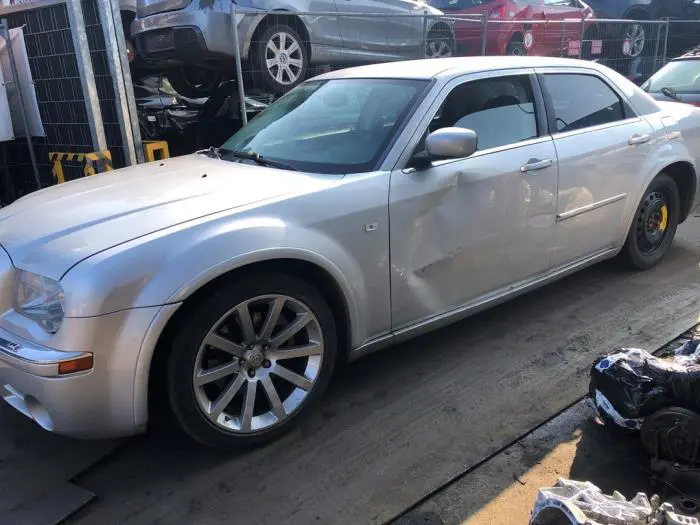 Scherm links-voor Chrysler 300 C