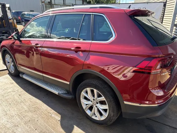 Portier 4Deurs links-achter Volkswagen Tiguan