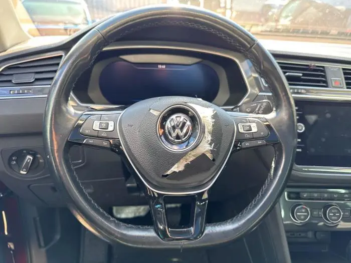 Instrumentenbrett Volkswagen Tiguan