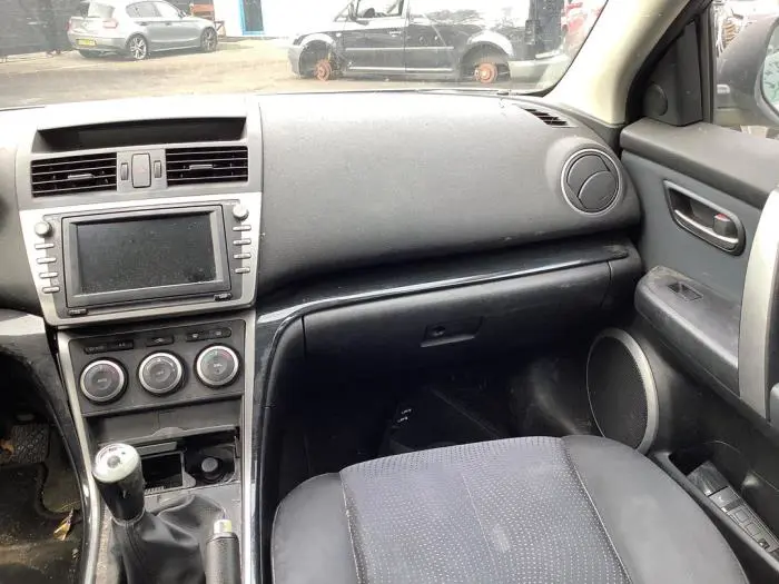 Dashboardkastje Mazda 6.