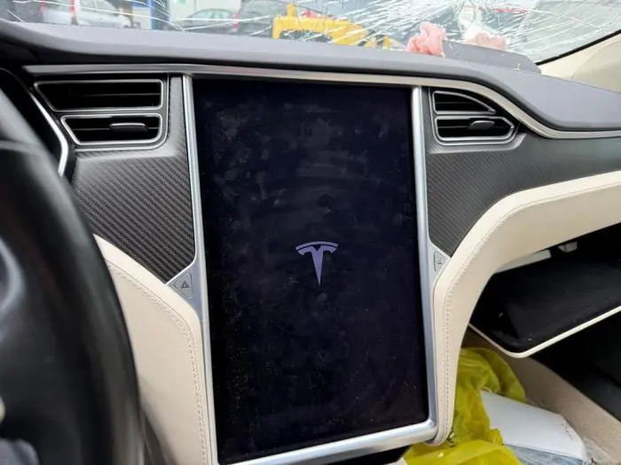 Displays Multi Media Anzeige Tesla Model S