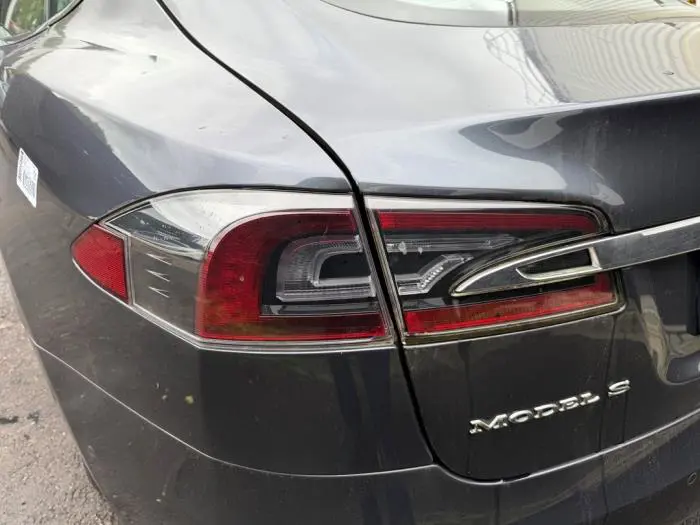 Rücklicht links Tesla Model S