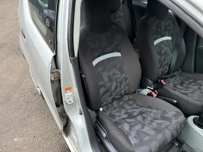 Sitz links Suzuki Alto