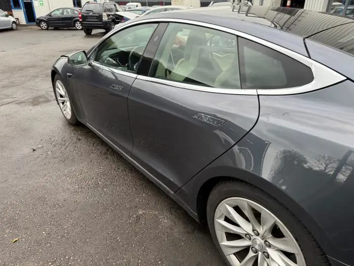 Seitenschürze links Tesla Model S